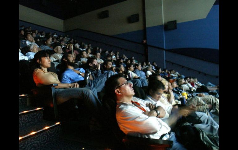 La ley obliga a los cine a reservar 10% del tiempo total para proyectar películas nacionales por un periodo no menor a una semana. ARCHIVO /