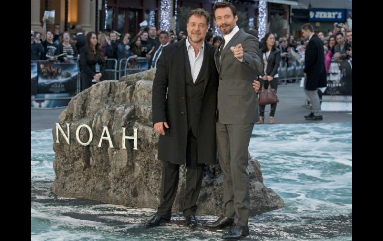 Entreno entre aguas. Russell Crowe, protagonista de la cinta llegó a la premier en Londres con un invitado especial, Hugh Jackman. EFE /