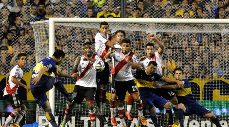 El Boca Juniors viene de una derrota de 1-2 con el River Plate en el clásico argentino. ARCHIVO /