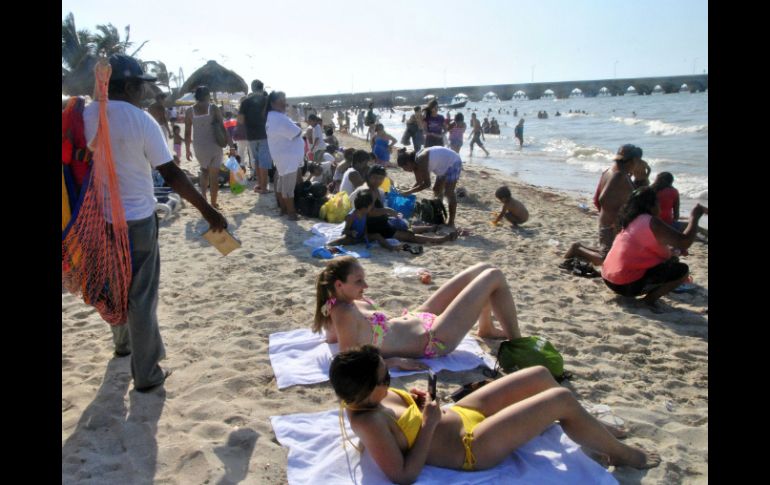 La playa suele ser un destino muy frecuentado durante Semana Santa. ARCHIVO /