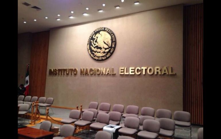 Llegó el cambio de la palabra ''Federal'' por la de ''Nacional'' en el edificio y el salón de sesiones. Foto: ‏@SandorHdz. ESPECIAL /