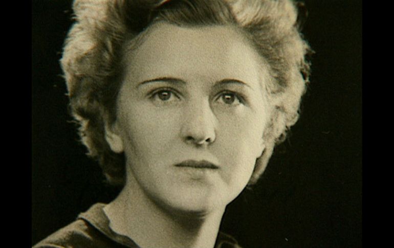 Eva Braun se casó con Adolf Hitler la víspera de su suicido común. ARCHIVO /