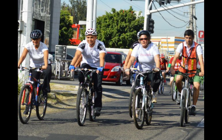 La salida del paseo ciclista 'Pedaléale por tu salud' se realizó desde dos puntos de la zona metropolitana.  /