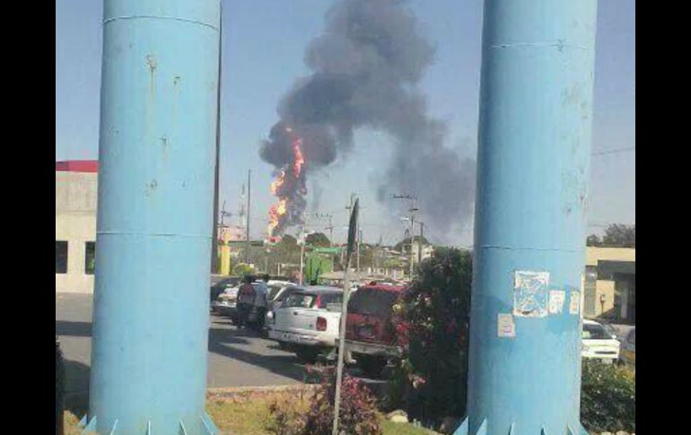 Informan que hay detonaciones y quema de algunos vehículos en por lo menos tres colonias de Tampico. TOMADA DE @CarlosGolda  /