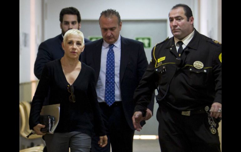 La cantante, Ana torroja, acudió a la corte con pelo muy corto rubio platino, jersey negro y patalón gris. AFP /