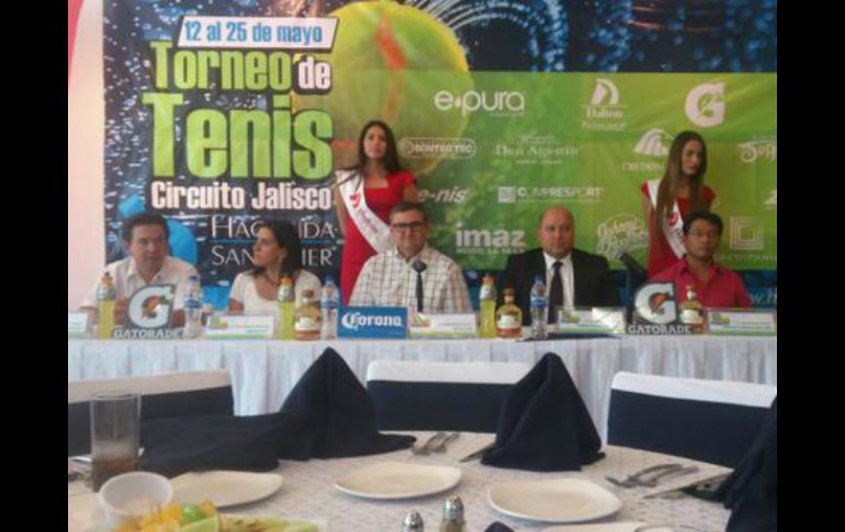 Presentan en el Club Hacienda San Javier la cuarta etapa del Circuito Jalisco de tenis amateur.  /