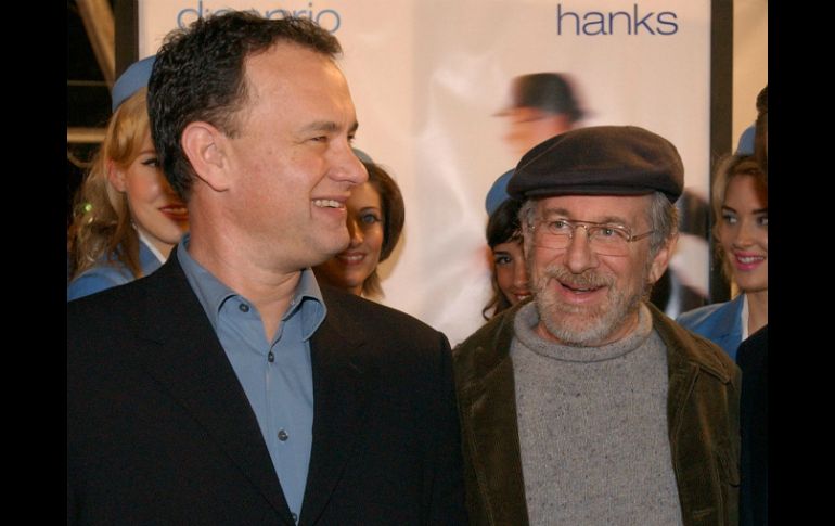Hanks (i) y Spielberg (d)Fotografía de 2002, con motivo de la cinta 'Atrápame si puedes', en la que también trabajó Leonardo DiCaprio. ARCHIVO /