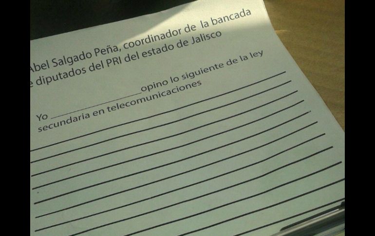 En boletas, ciudadanos expresan al coordinador de los diputados del PRI sus opiniones sobre la ley. TOMADA DE @Yosoy132GDL  /