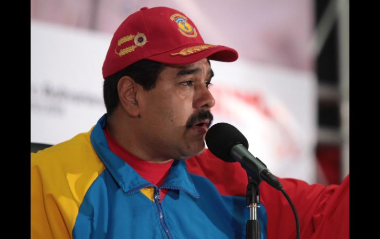 Maduro reconoce que el sistema burocrático genera problemas que terminan ahogando controles y actividad empresarial. ARCHIVO /