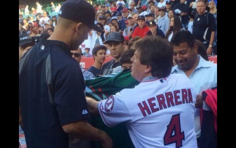 Herrera estuvo de visita en un juego de Grandes Ligas, previo a dar la convocatoria.  /