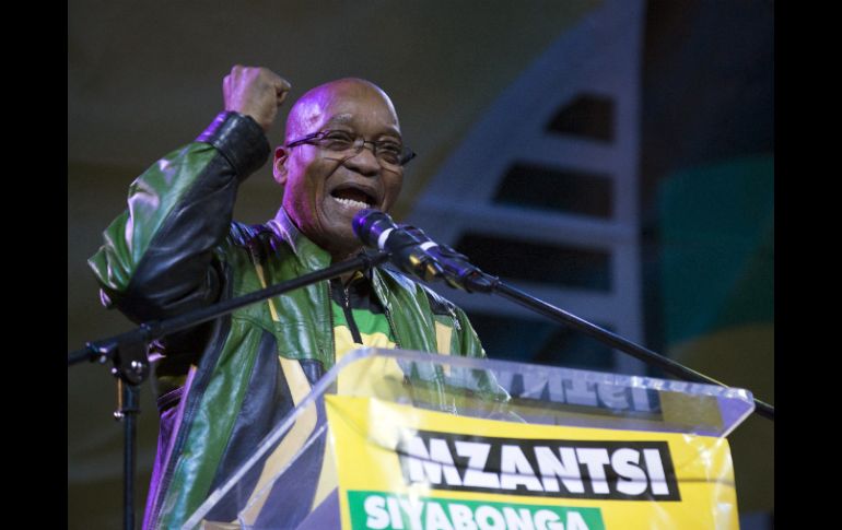 El presidente de Sudáfrica, Jacob Zuma, celebra la victoria del Congreso Nacional Africano. AFP /