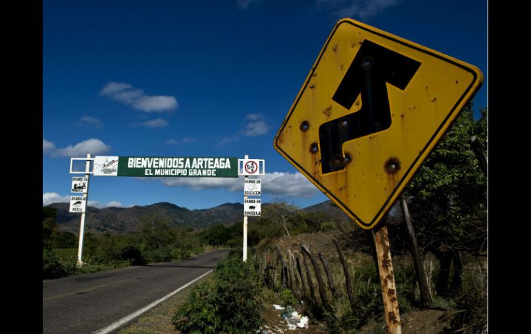 Las detenciones se efectuaron durante dos operativos en los municipios de Tumbiscatío, Arteaga y Lázaro Cárdenas. AFP /