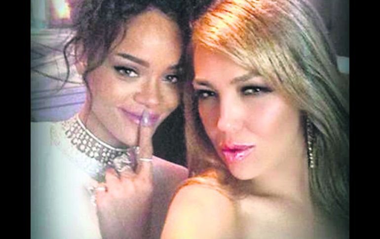 Thalía y Rihanna, durante la gala de moda de MET. INSTAGRAM.  /