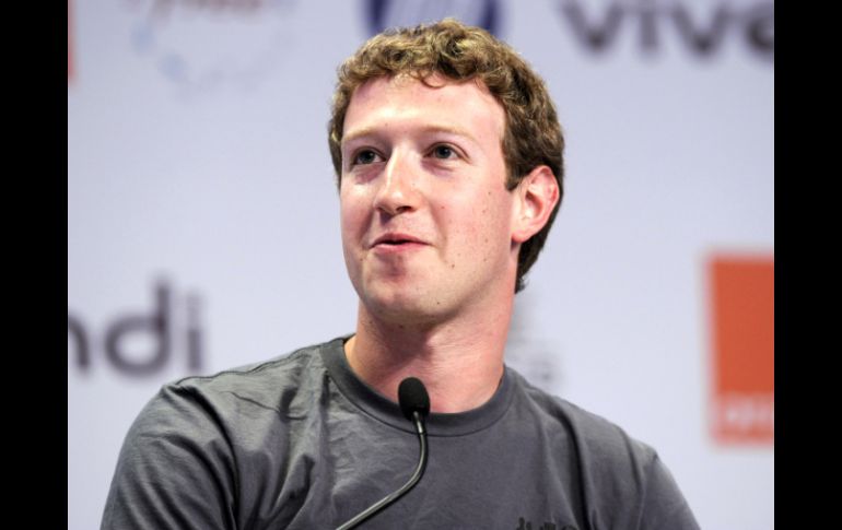 Zuckerberg afirma que le agrada el hecho de ayudar a las personas a mantenerse comunicadas. ARCHIVO /