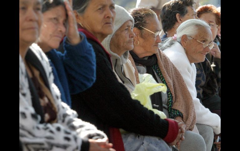 La esperanza de vida de una mujer mexicana es de 73 años si nació en 2012 y de 67 años si nació en 1990. ARCHIVO /