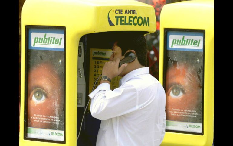 El comisionado cita que la reforma otorga a los servicios de telecomunicaciones el carácter de servicios públicos. ARCHIVO /