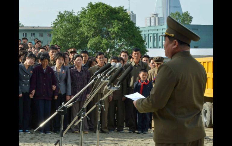 En las calles de Pyongyang, las personas manifestaron su ira a causa del incidente. AP /
