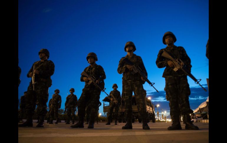 El Ejército de Tailandia toma el poder mediante un golpe de Estado tras fallar su mediación para acabar con la crisis política. AFP /