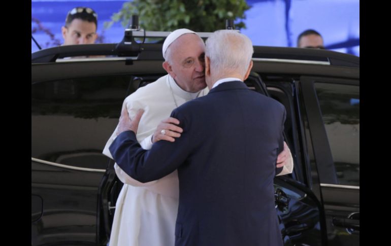 El Papa fue despedido por el presidente del país y el primer ministro israelí. EFE /