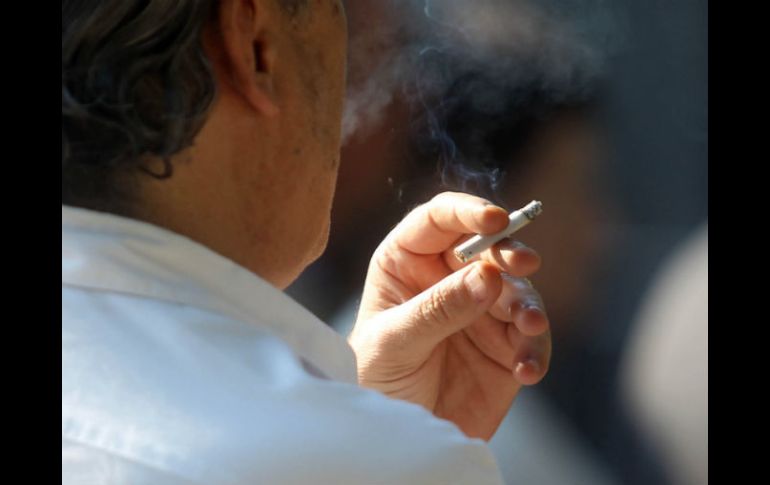 En Jalisco, cada día mueren nueve personas por enfermedades ocasionadas por el hábito de fumar. ARCHIVO /