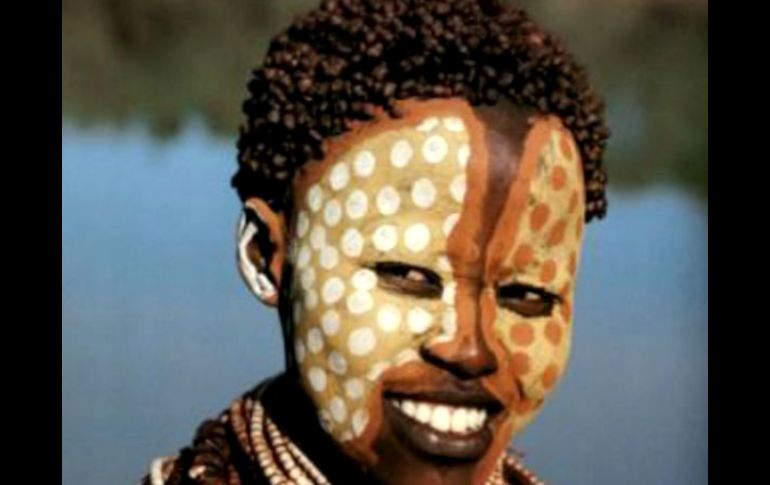 En África, los diseños en la piel, son una marca de cultura, civilización, que denota identidad y pertenencia. ESPECIAL /