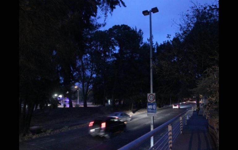 Actualmente existen 65 mi 137 luminarias instaladas en Zapopan. ARCHIVO /