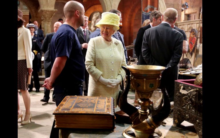 La visita de la reina es vista como un paso más hacia el proceso de reconciliación entre republicanos y unionistas. AFP /