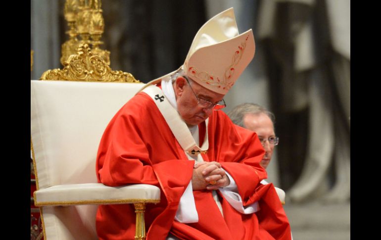 Respecto a los problemas de salud del Pontífice de 77 años, el Vaticano afirma que ''no hay razones para preocuparse''. AFP /