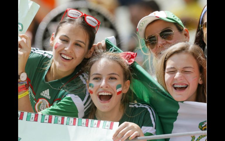 Aficionados mexicanos también esperan que se logre el histórico quinto juego en Mundiales. EFE /
