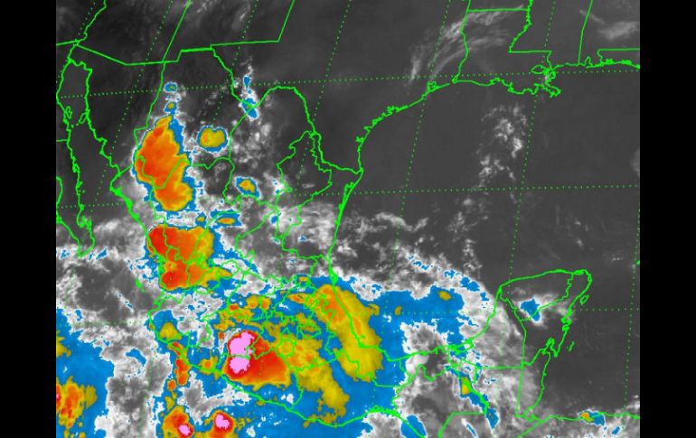 El sistema aporta humedad hacia el occidente y sur del país, por lo que para las próximas horas se prevé que continúen las lluvias. ESPECIAL /