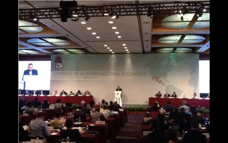 Jesús Zambrano participa en la apertura de los trabajos del Consejo Mundial de la Internacional Socialista. Foto: ‏@PRDmexico. ESPECIAL /