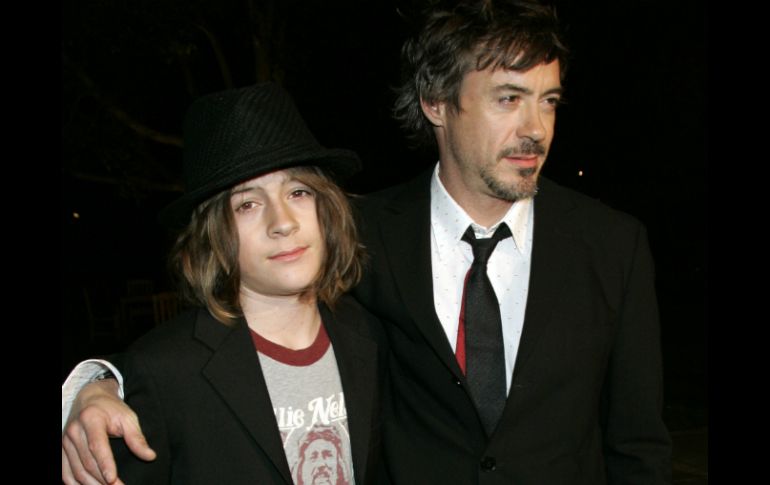 En la foto, Indio Falconer junto a la estrella de 'Iron Man' en el 2007. AP /