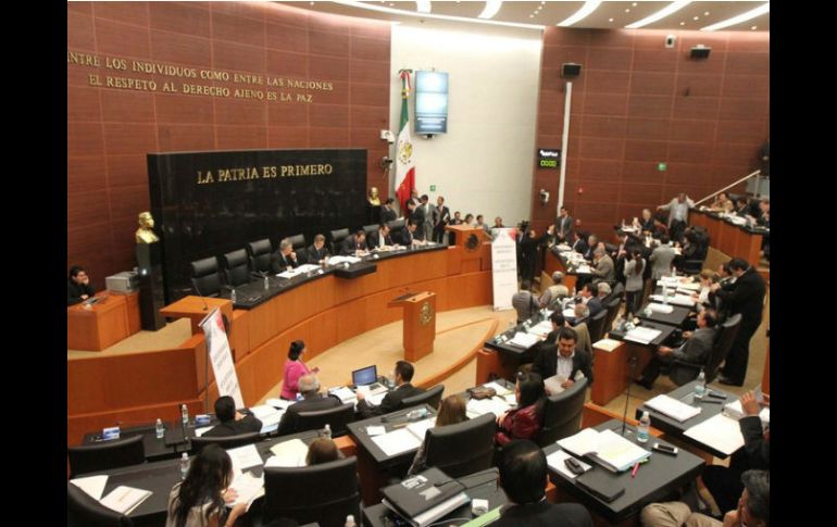 Raúl Cervantes Andrade cierra la sesión extraordinaria en la que se discutió y votó el dictamen de las leyes secundarias. ARCHIVO /