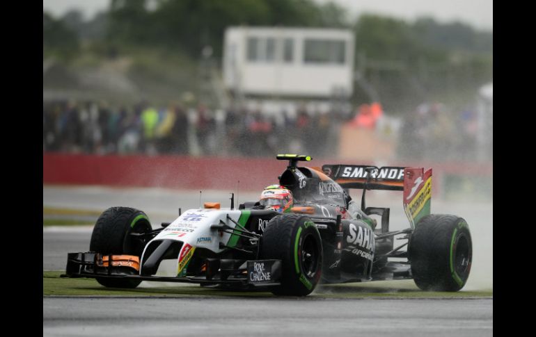 El piloto de Force India accede a la Q3, donde logra un tiempo de 1:40.457 minutos para finalizar en el lugar siete. AFP /