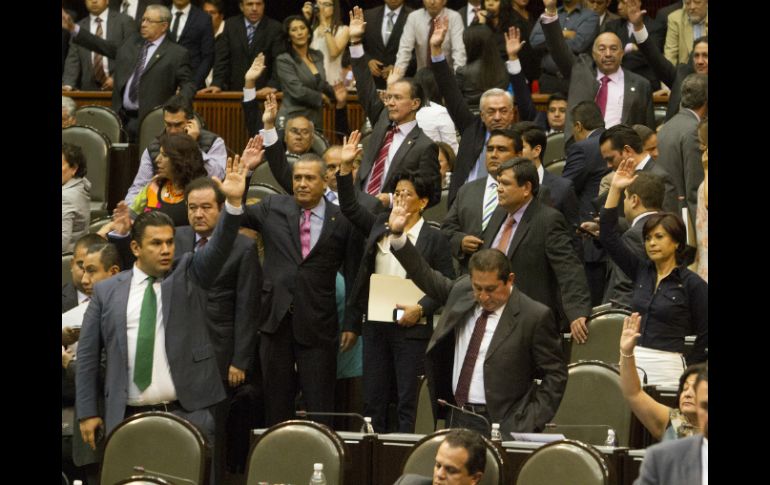 El dictamen es aprobado con 340 votos a favor, una abstención y 129 en contra. ARCHIVO /