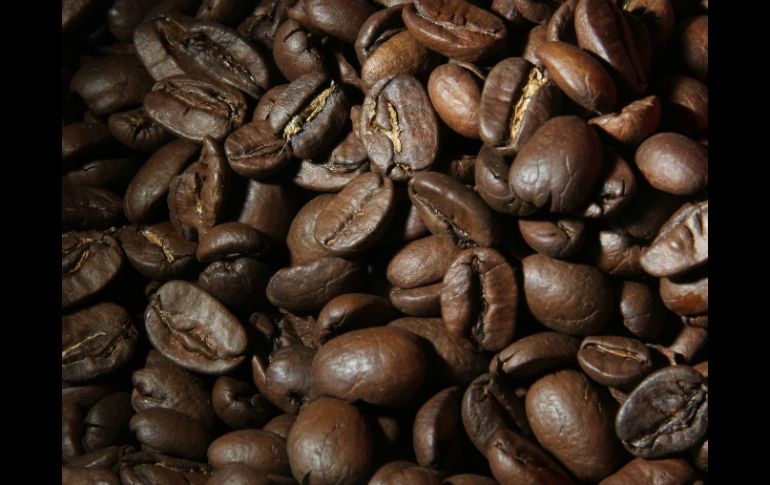 El café ayuda a acelerar el metabolismo y a limpiarlo de todas las toxinas dañinas, a parte reduce la sensación de hambre. ARCHIVO /