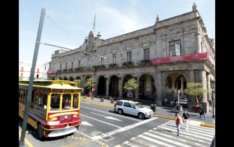El Ayuntamiento de Guadalajara pagará los viáticos de sus funcionarios, pero no el de los empresarios; afirman. ARCHIVO /