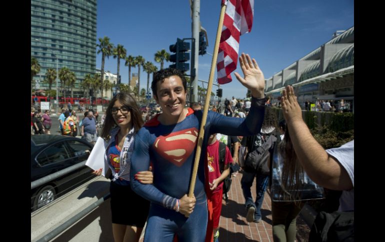 Los admiradores disfrutan de la convención Comic-Con en San Diego. EFE /