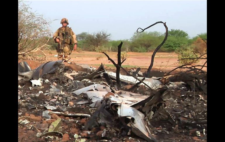 Un helicóptero del ejército burkinés localizó los restos del aparato el jueves en la zona de Gossi. AFP /
