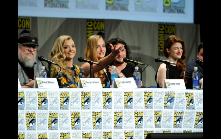 Los actores protagonizan un panel durante la convención Comic-Con. AP /