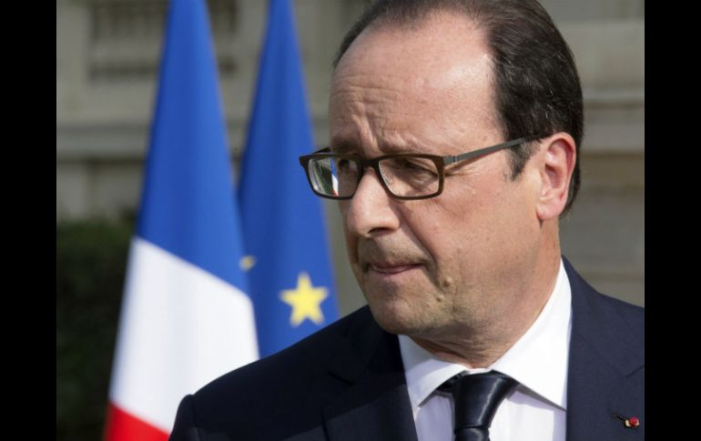 Hollande dice que se van a facilitar ''medidas de acompañamiento'' para aquellos familiares que quieran acudir a la zona del siniestro. AFP /