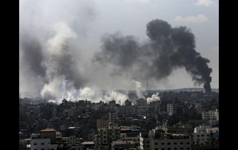 Incendios en el norte de la Franja de Gaza causados por los ataques israelíes. AP /