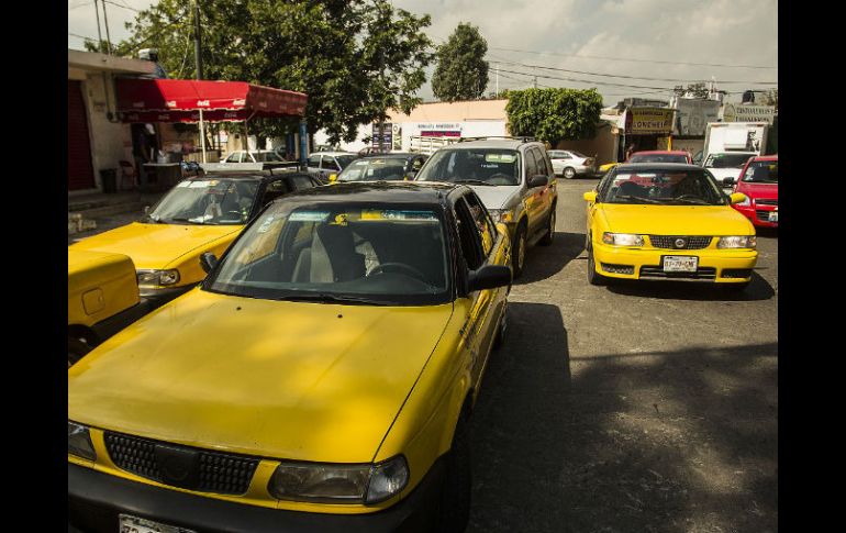 En la Zona Metropolitana de Guadalajara prestan el servicio de taxi alrededor de 12 mil trabajadores del volante. ARCHIVO /