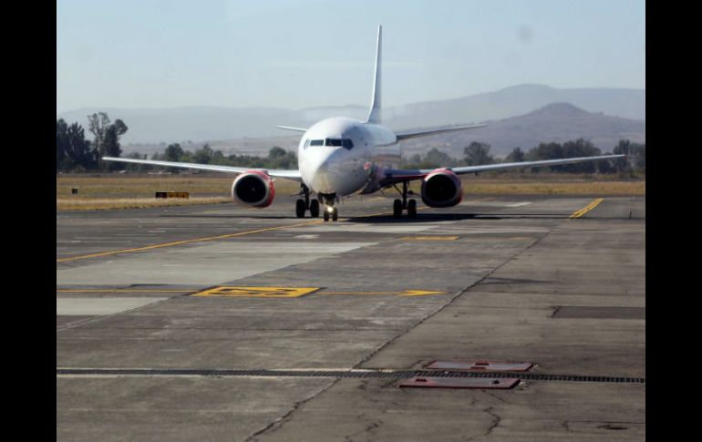 Una tercera parte de los vuelos de TAR son conexiones de Guadalajara y Puerto Vallarta con otras ciudades. ARCHIVO /