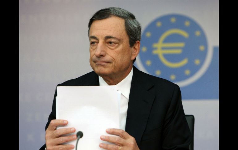 Mario Draghi estima que la recuperación en la zona euro es actualmente débil, frágil y desigual. AFP /