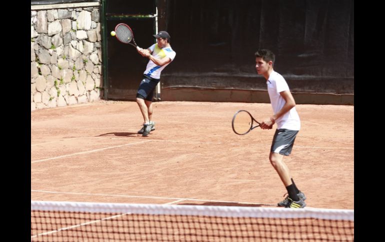 Francisco Rosales Pacheco y Roberto Quintana Llamas se coronan en dobles.  /