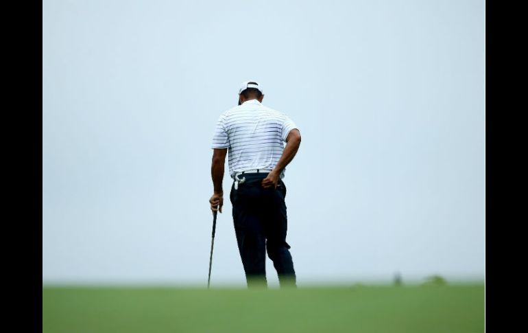 Tiger Woods vuelve a quedarse en el camino; cada vez más lejos de los 18 títulos de Grand Slam del mítico Jack Nicklaus. AFP /