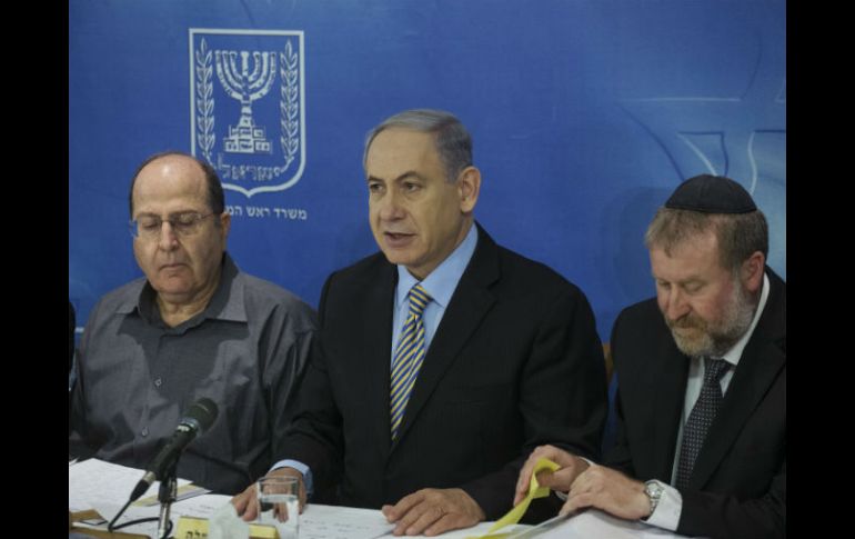 Netanyahu (c) había declarado en reuniones pasadas que Israel, su país, no negociaría bajo fuego. AFP /