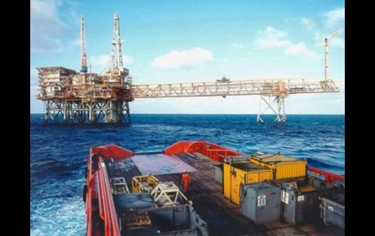 Según la Comisión Nacional de Hidrocarburos (CNH) con las licitaciones se podrá elevar en 50% la inversión en exploración y producción. ARCHIVO /