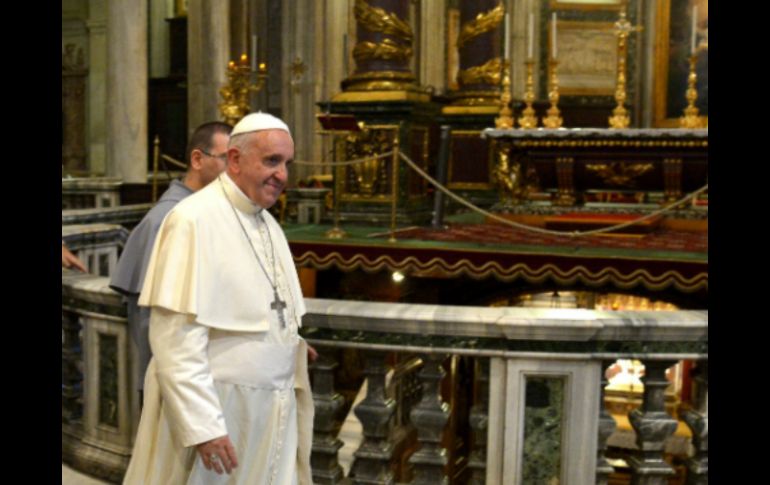 Como tiene por costumbre Francisco, después de aterrizar se dirigió a la basílica de Santa María la Mayor de Roma. AFP /